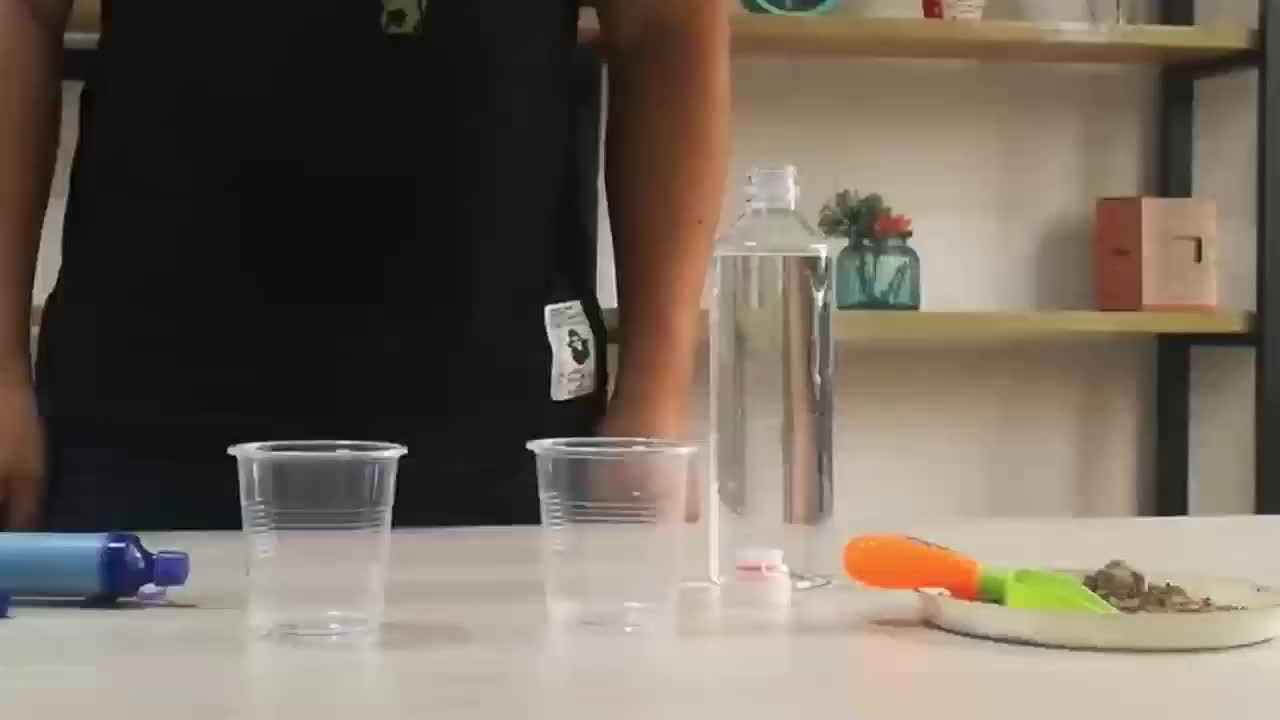 Kit de survie avec filtre à eau portable. Léger, pratique et vital pour obtenir de l’eau potable partout, en urgence ou en pleine nature.