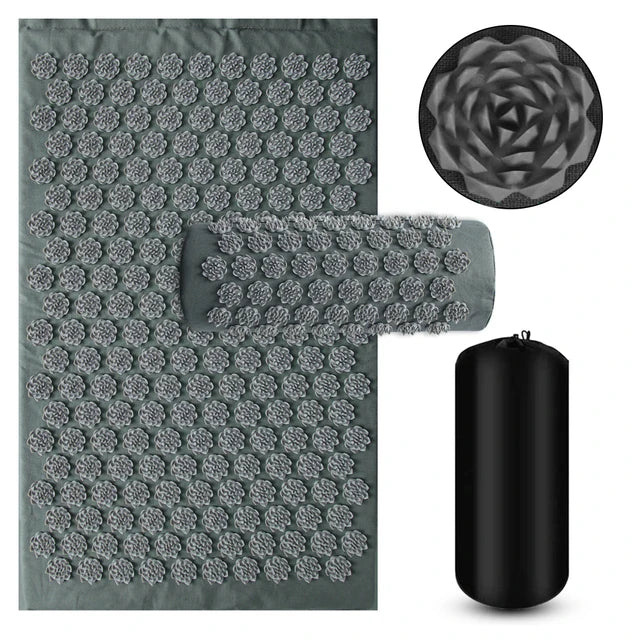 Tapis d’acupression avec oreiller pour soulager les tensions et favoriser la relaxation.