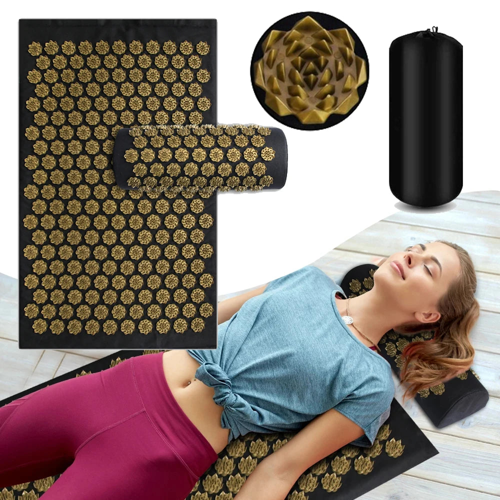 Tapis d’acupression avec oreiller pour soulager les tensions et favoriser la relaxation.