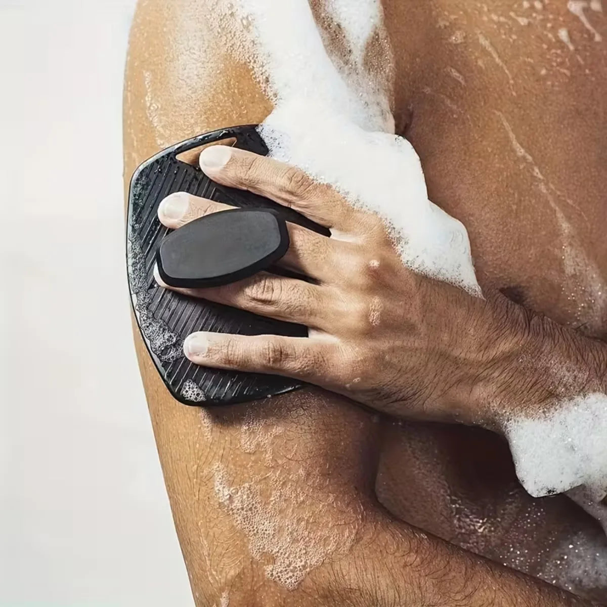 Brosse de douche en silicone douce pour le corps, le visage et les cheveux, exfoliante et adaptée aux peaux sensibles.